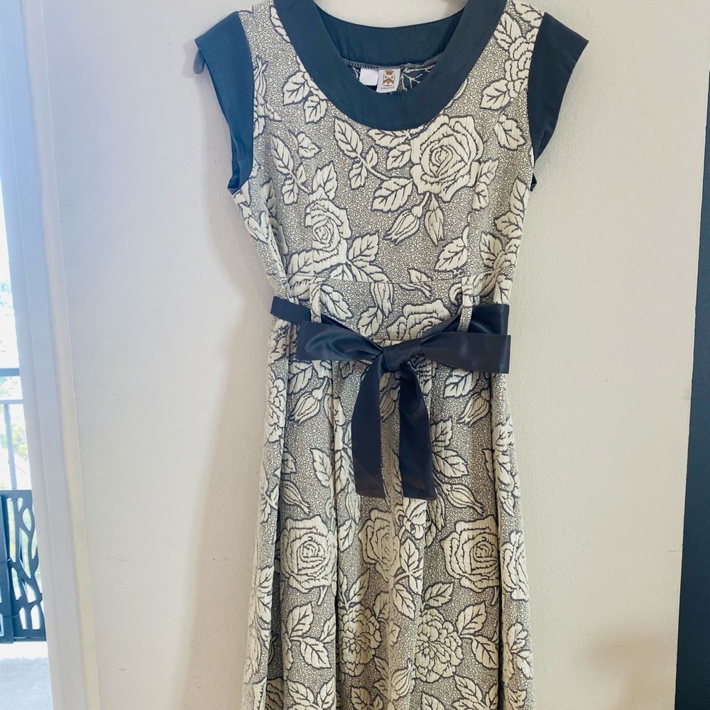 Abaete Size 6 Cocktail / Party Dress Excellent Condition Orig $399 Price $199